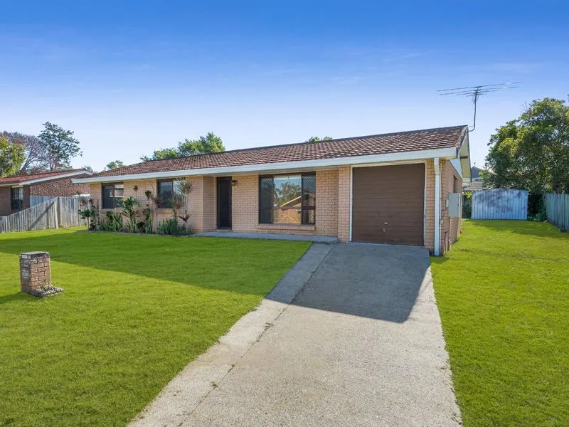 UPDATED 3 BEDROOM BRICK & TILE HOME IN THE HEART OF MOUNT WARREN PARK, WALKING DISTANCE TO EVERYTHING.