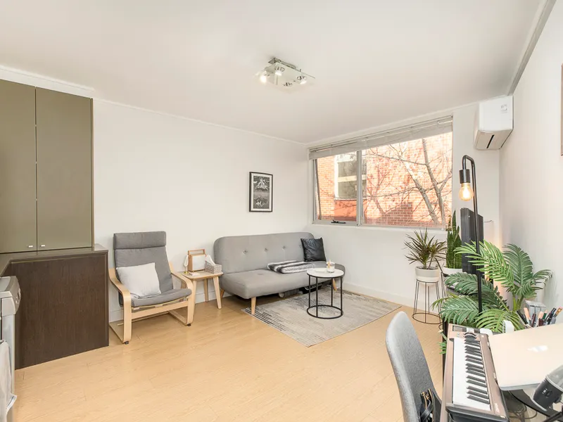 One Bedroom Home in Toorak