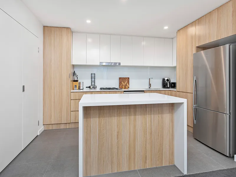 NEAR NEW 2 BEDROOM CLOSE TO BEACH & TOWN