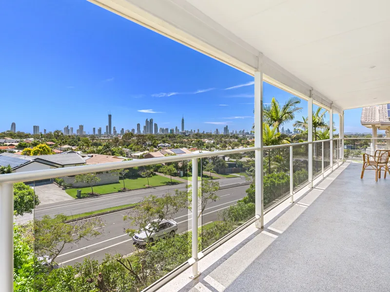 ARCHITECT DESIGNED FAMILY HOME WITH AMAZING VIEWS