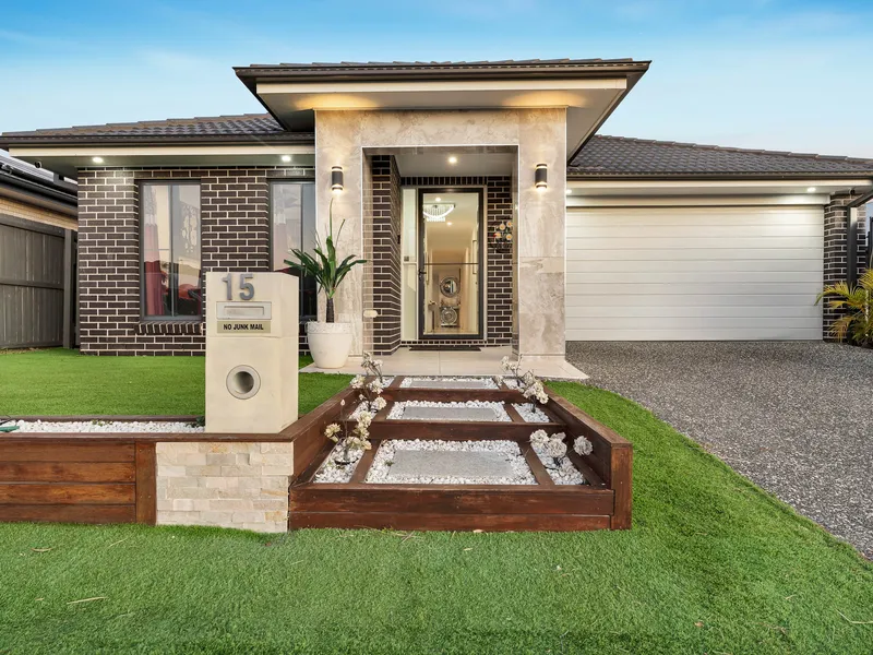 Luxury Home in Sought After Location...!!!!!!