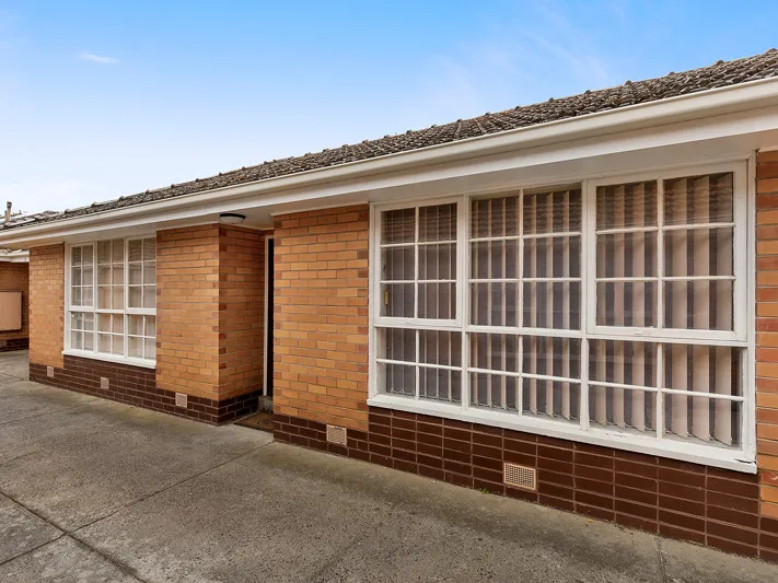 TWO BEDROOM UNIT IN PRIME LOCATION