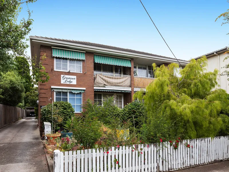 PRIVATE, CLOSE TO SHOPS & TRANSPORT