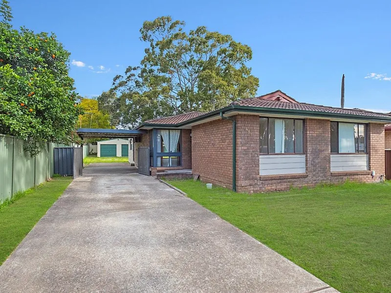 SPACIOUS HOME | WALK TO STATION & SHOPS!