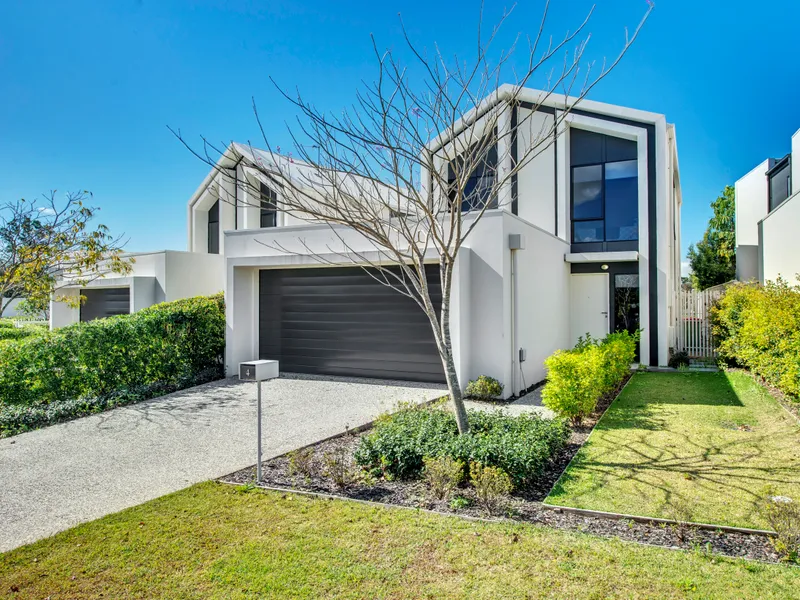 SUPERBLY APPOINTED HOUSE OVER LOOKING CENTRAL PARK!!