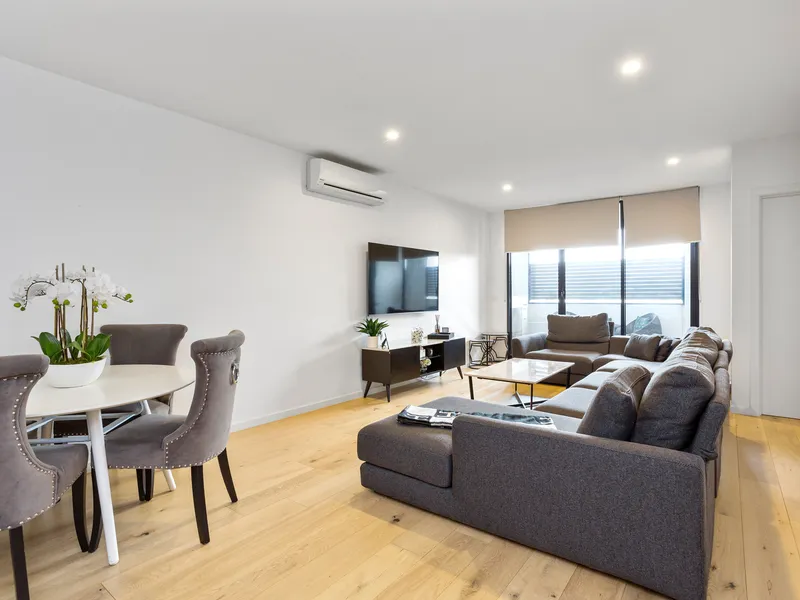 Sleek & Modern Apartment in Exceptional Location!