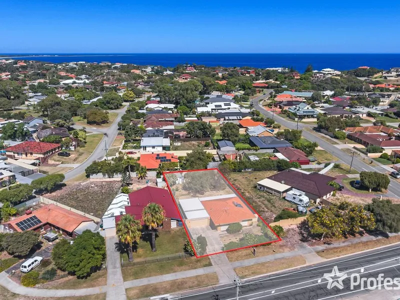 GREAT INVESTMENT SO CLOSE TO THE BEACH - 840m2 BLOCK