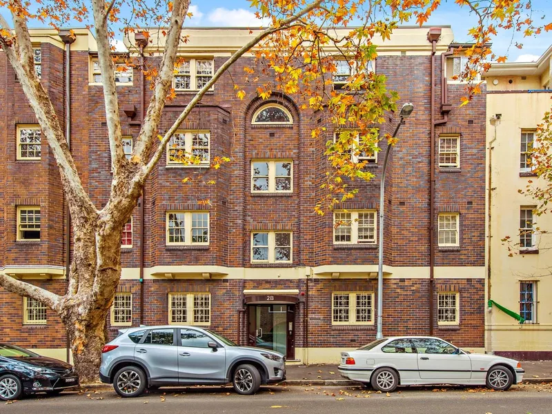 Spacious Apartment with Courtyard