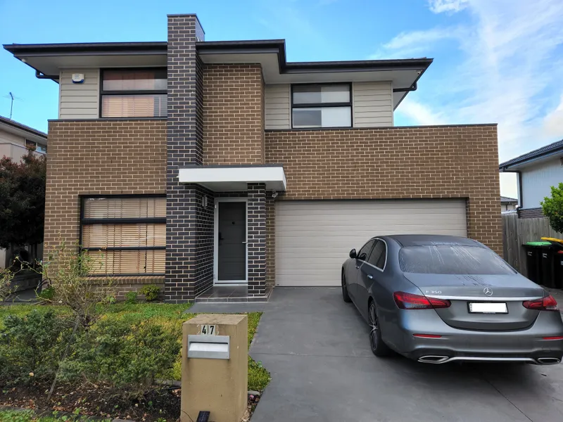 Large Modern Home in Edmondson Park
