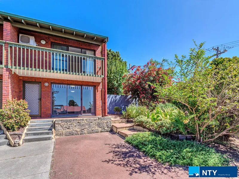 SUPERSIZE STREET FRONT TOWNHOUSE