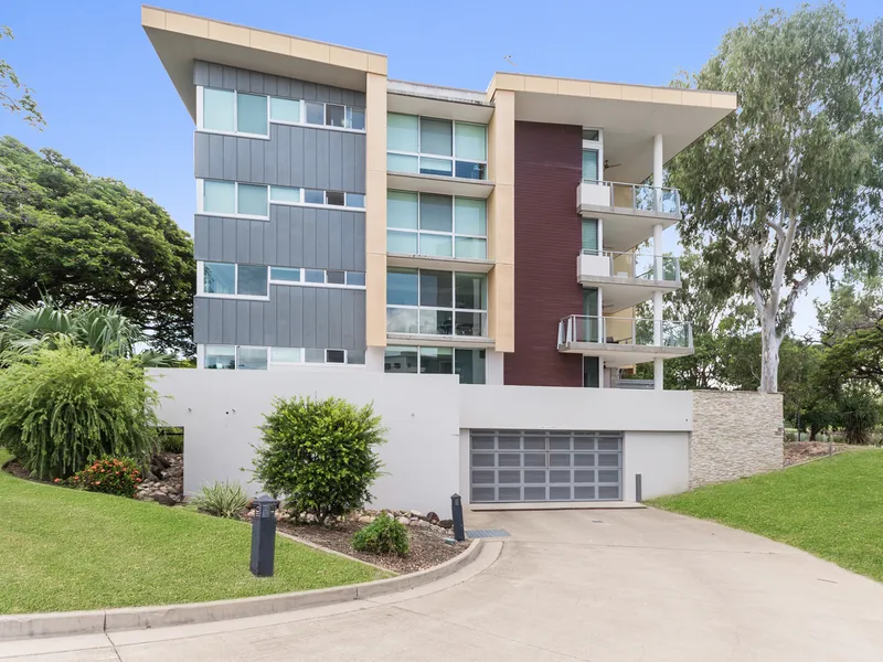 PENTHOUSE - RARE 1 BEDROOM - RIVERFRONT LOCATION 