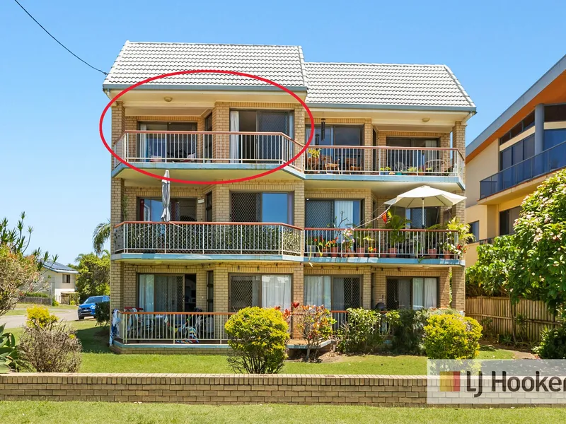 BEACHFRONT UNIT WITH SWEEPING OCEAN VIEWS