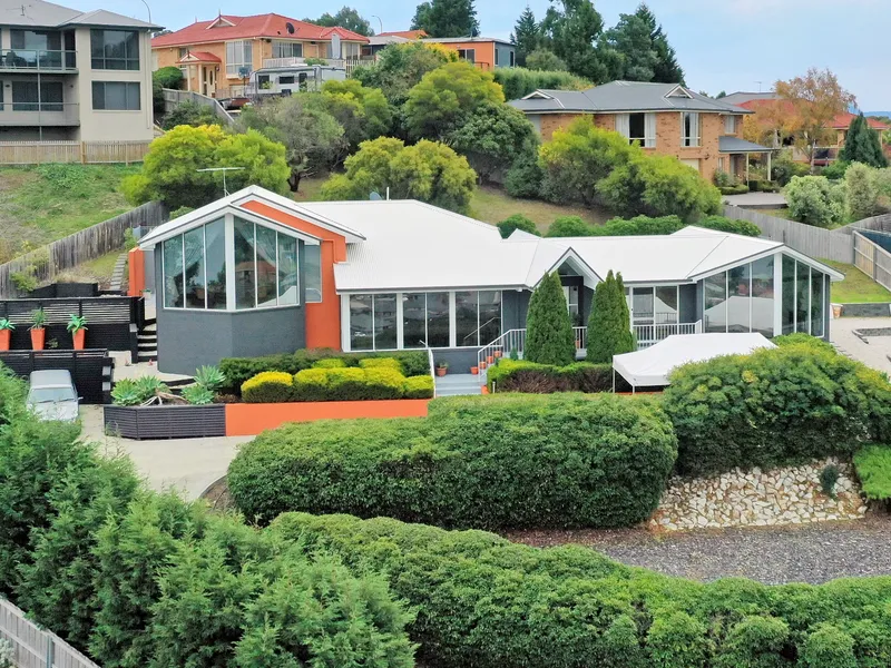 Oasis with Amazing Views!