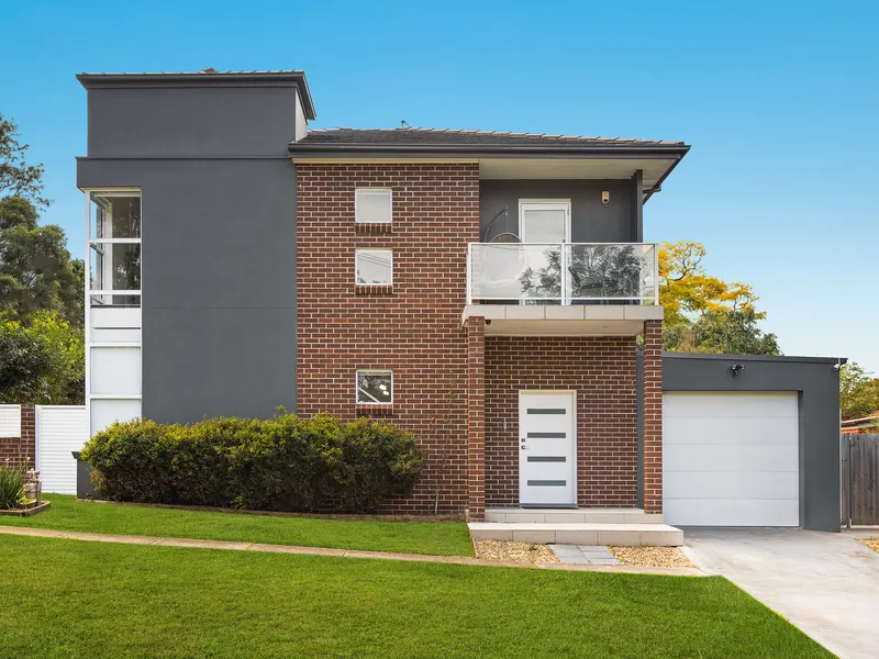 Stylish Near New Family Residence