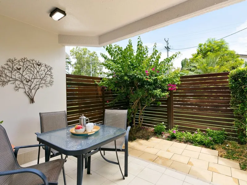 2 BEDROOM APARTMENT IN CLIFTON BEACH