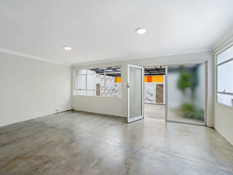 COURTYARD APARTMENT IN PEACEFUL YET CENTRAL LOCATION