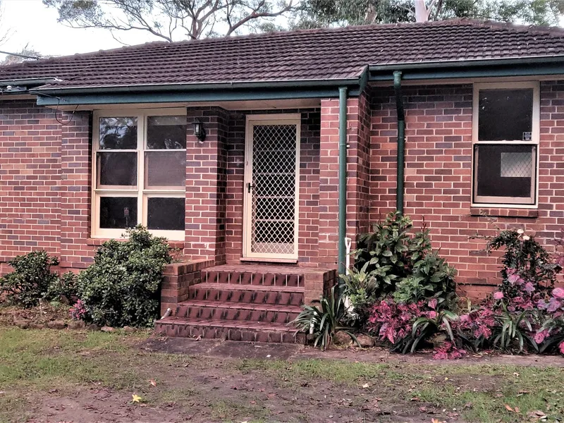 Bright 3 Bedrooms with Back Yard in Seven Hills