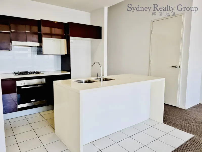 Modern & outstanding 3 bedroom+study room apartment in VSQ building