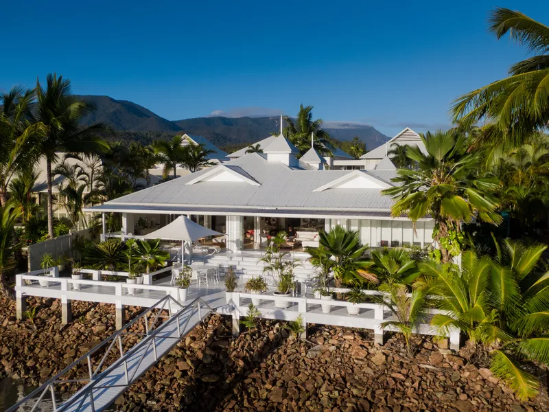 PRESTIGIOUS  HOME...absolute waterfront with private jetty!!!