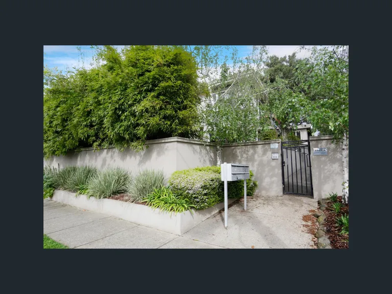 THREE BEDROOM APARTMENT IN THE HEART OF MALVERN