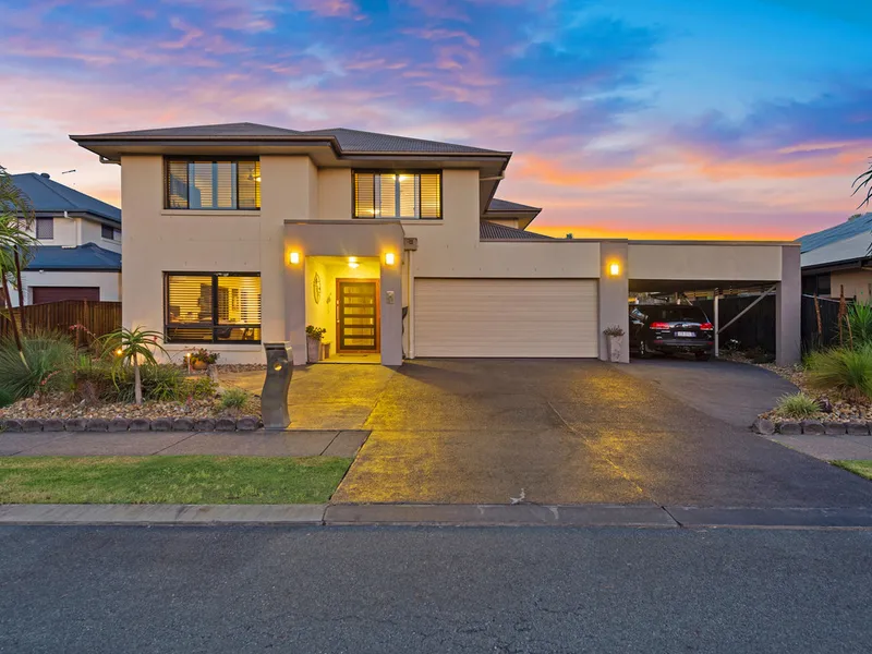 EXPANSIVE FAMILY ENTERTAINER WITH DUAL LIVING OR HOME BUSINESS BASE