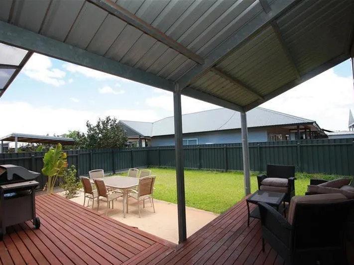 FURNISHED 3 x 2 HOME IN BAYNTON WEST!