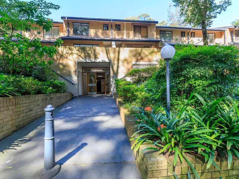 Solid & Super Spacious Tri-Level Townhouse