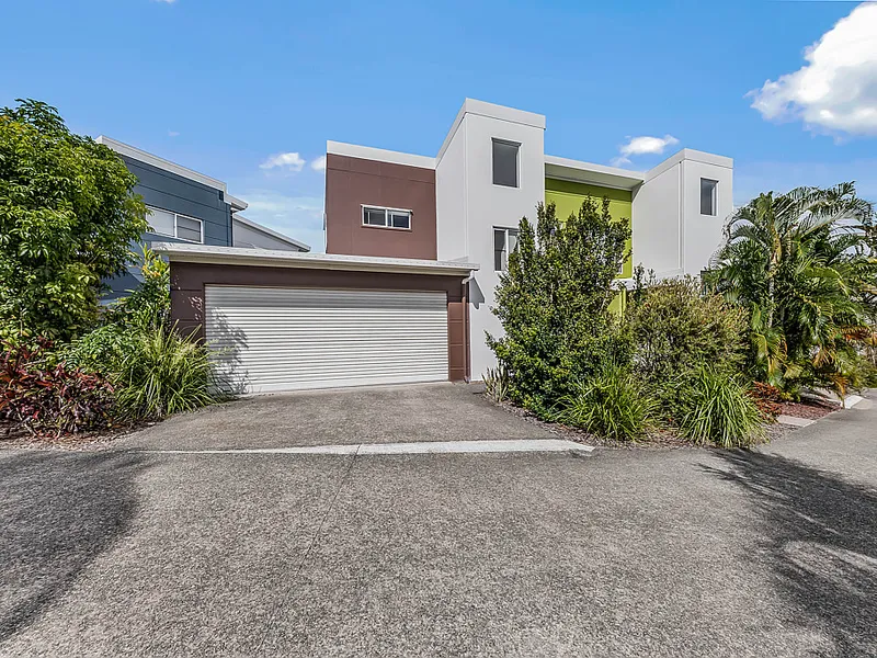 Spacious & Modern Townhouse Living