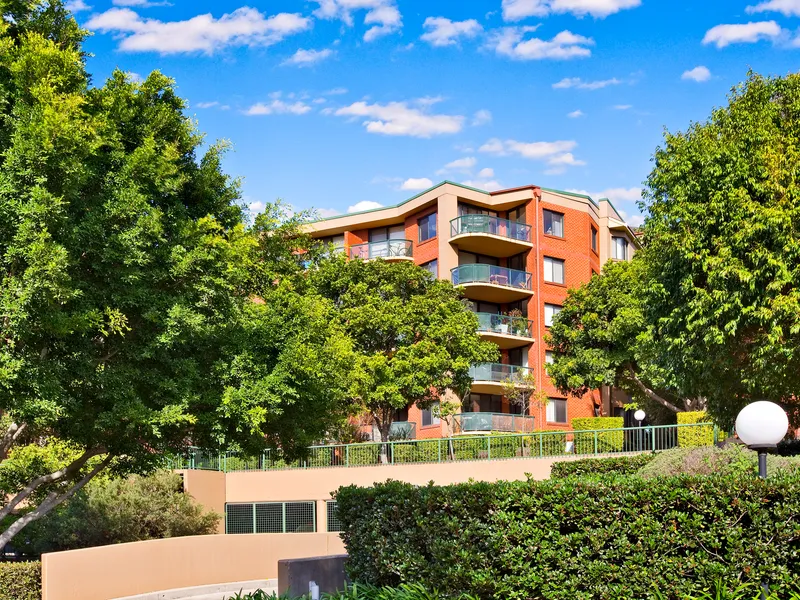 Spacious And Sunlit One Bedroom Apartment