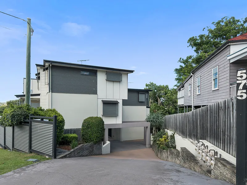 Stylish Inner City Living with Courtyard