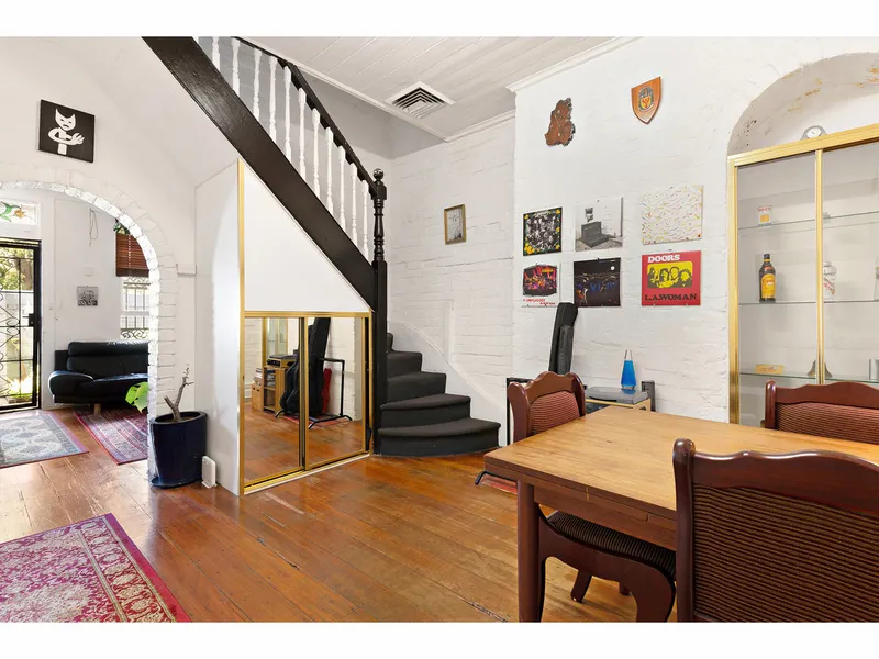 INNER CITY TERRACE - WALKING DISTANCE TO WATER FRONT, CAFES & NEWCASTLE DISTRICT