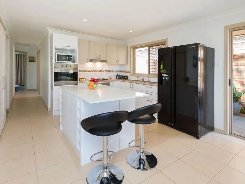 MODERN EASY-CARE HOUSE NEAR RUNAWAY BAY