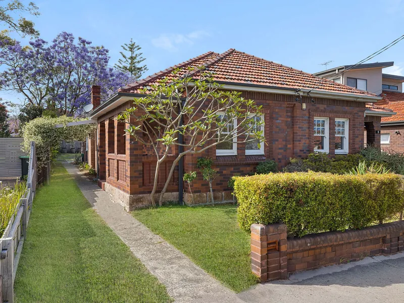Classic Cottage Charm With Feel-Good Interiors And Gorgeous Gardens On A Sunny Level Block