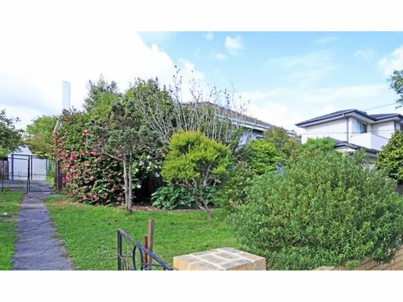 LARGE THREE BEDROOM PET FRIENDLY HOME