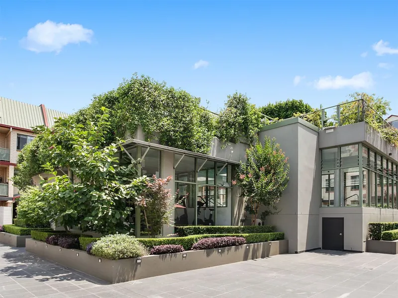 Oversized Two Storey Maisonette