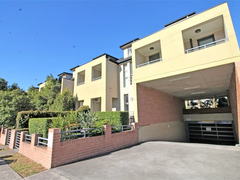 SPACIOUS 2 BEDROOM TOWNHOUSE WITH A STUDY ROOM AREA