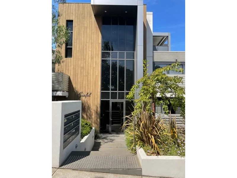 GROUND FLOOR APARTMENT WITH BALCONY