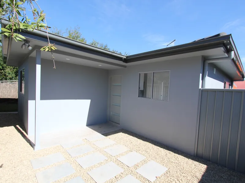 WALK TO SHOPS & TRANSPORT