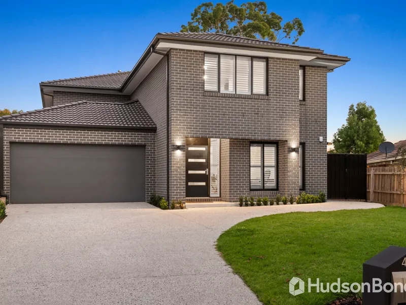 Huge Metricon Home, A family retreat - Doncaster East School Zone