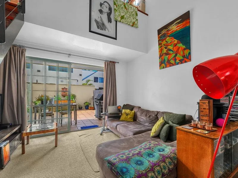 2 bedroom 2 bathroom with large courtyard