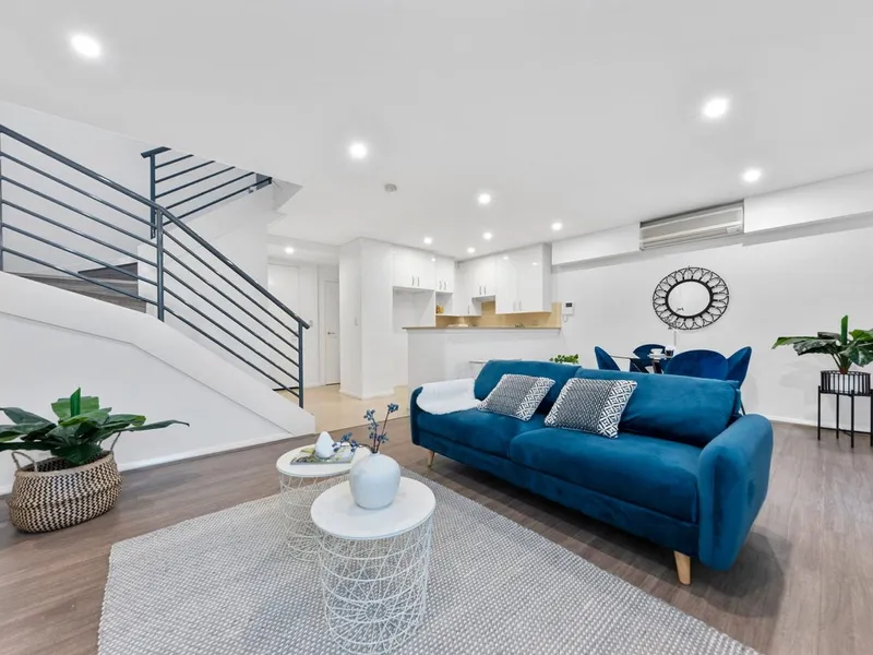 2 bed beautiful split storey apartment