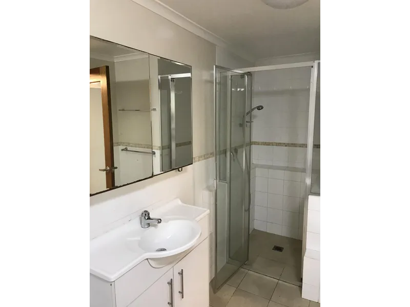 CHATSWOOD: All bills inc 1 bedroom pet friendly granny flat quite near station