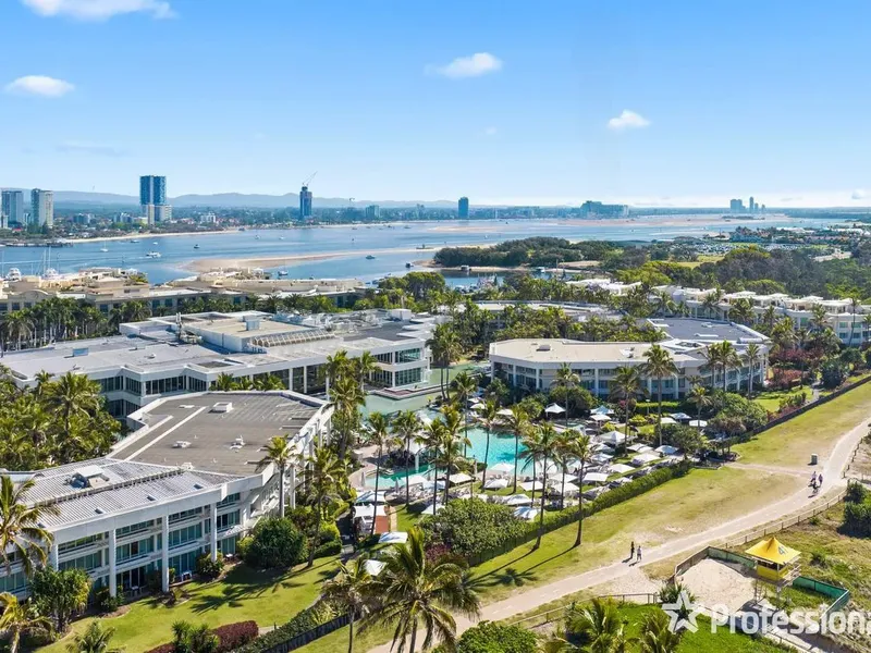 Iconic Gold Coast 5 Stars Beachfront Resort
