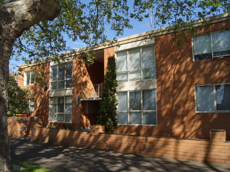 ONE BEDROOM APARTMENT ON BEAUTIFUL TREE LINED STREET