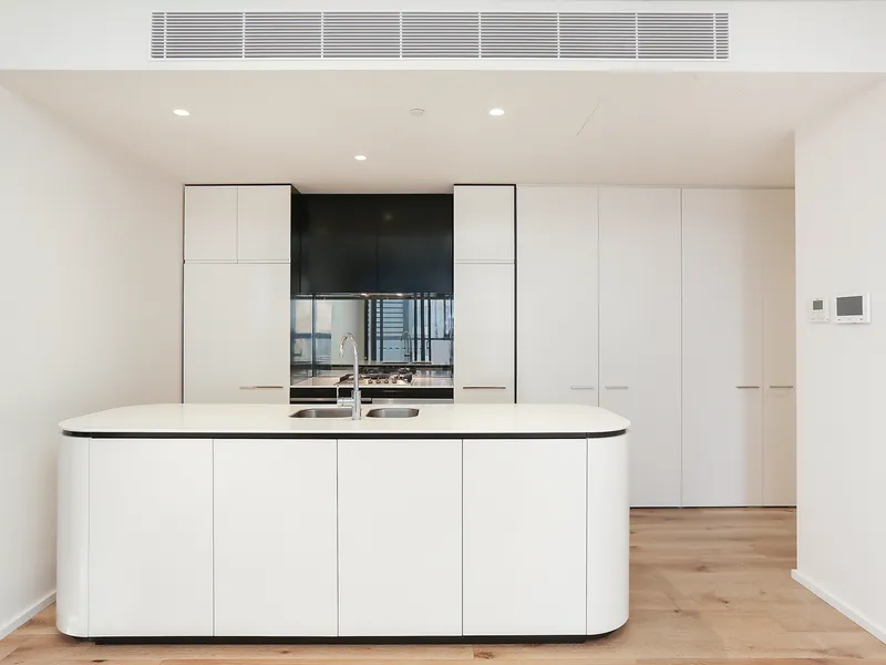 Spacious 1 Bedroom Apartment in Luxury 'Aqua' Complex