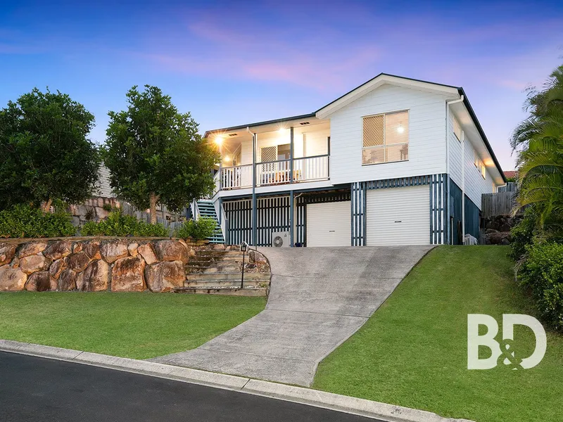Beloved Queenslander with Mountain Views