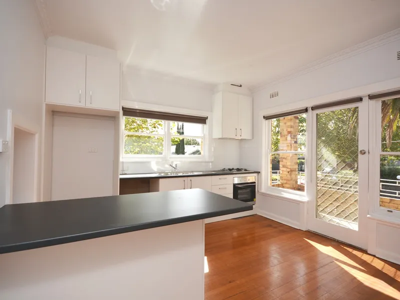 Light and Bright 2 bedroom apartment 