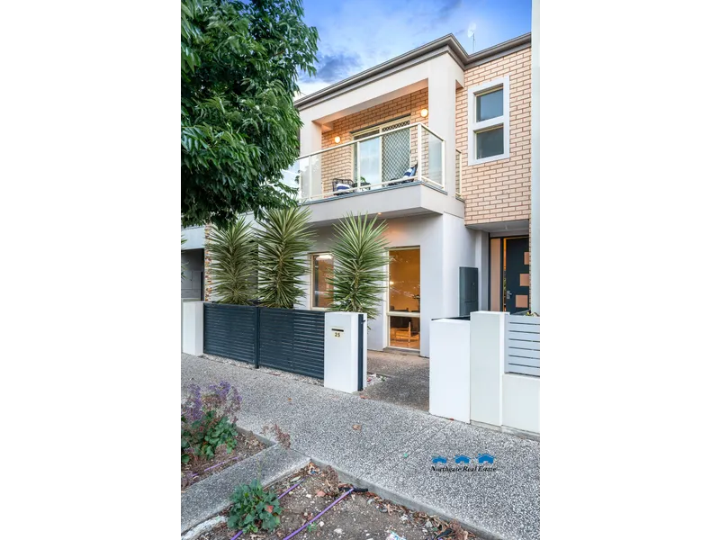 Magnificent Townhouse!