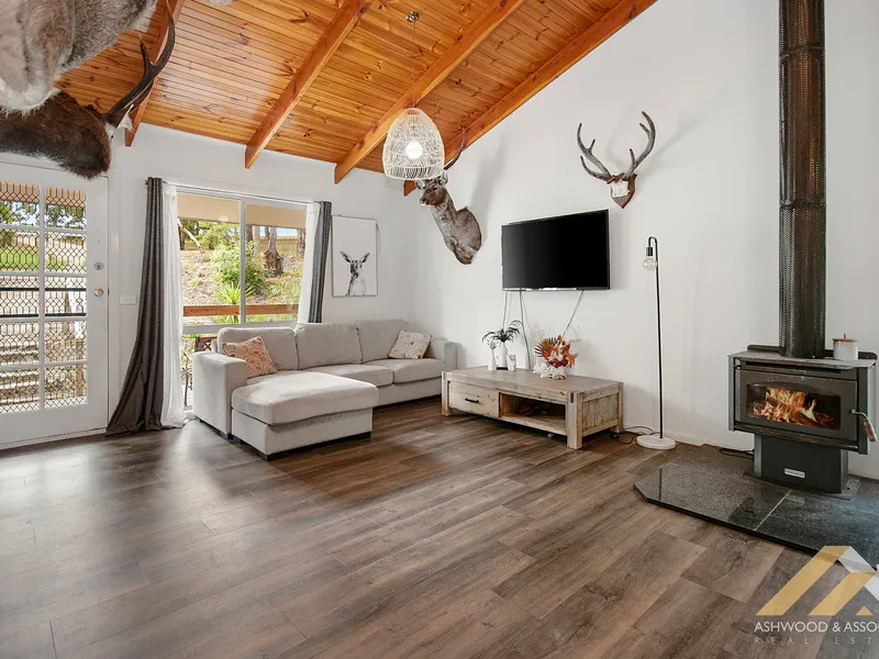 A NATIVE SETTING WITH BEAUTIFUL BIRDLIFE