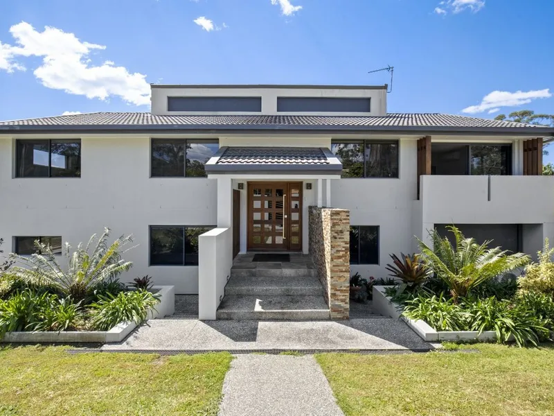 Renovated Dual Living Home - Flat Acreage - Bush Living in the City - Worongary